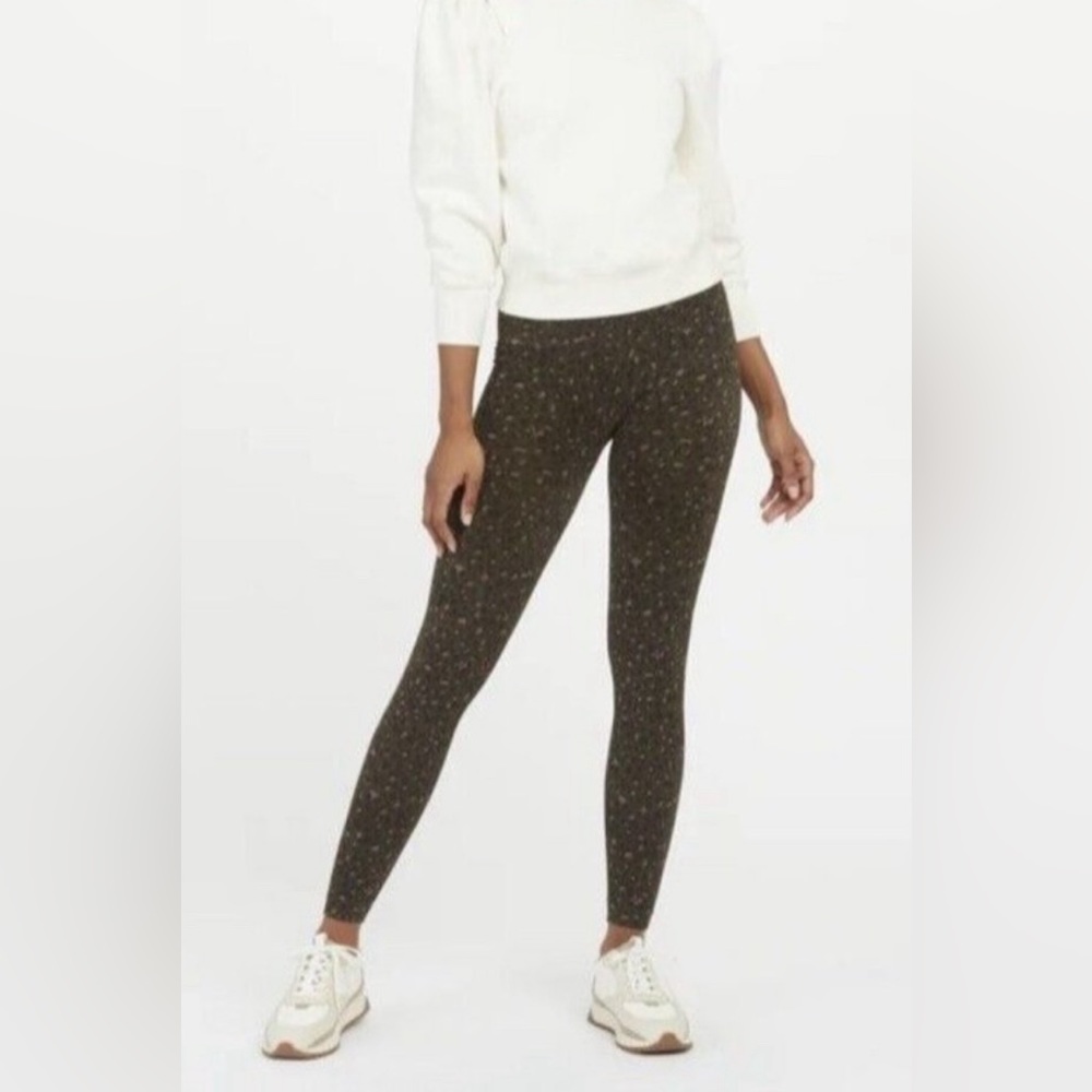 SPANX Look At Me Now Seamless Leopard Olive Leggings‎